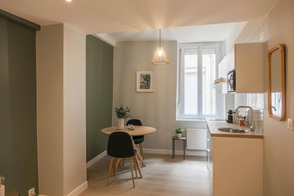 Bel Appartement Idealement Situe Orléans Exterior foto
